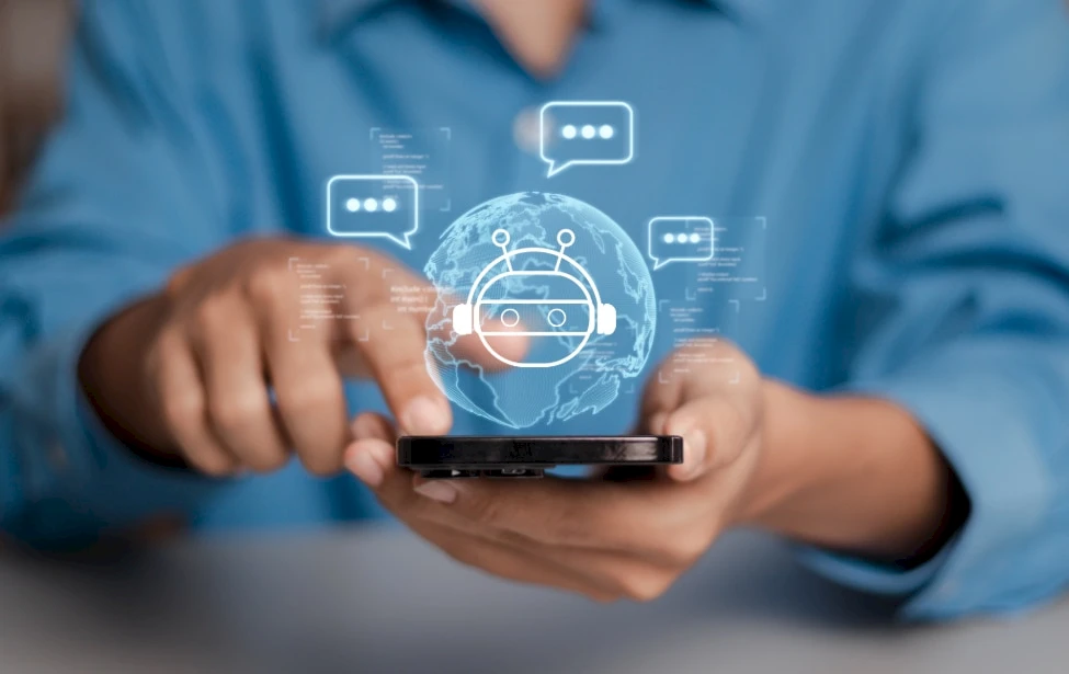 Persona usando celular